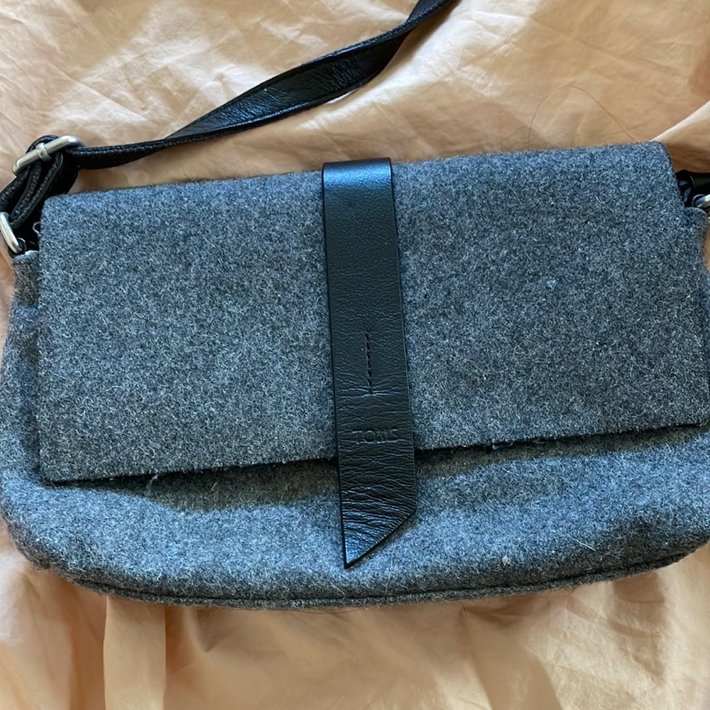 Grey felt crossbody bag - TOMS